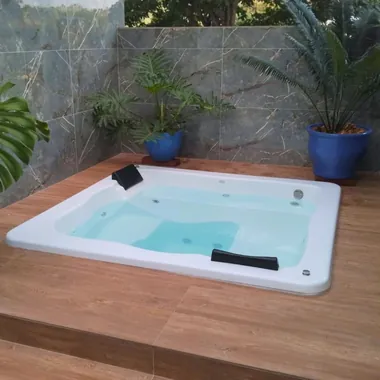 Spa jacuzzi com 5 lugares